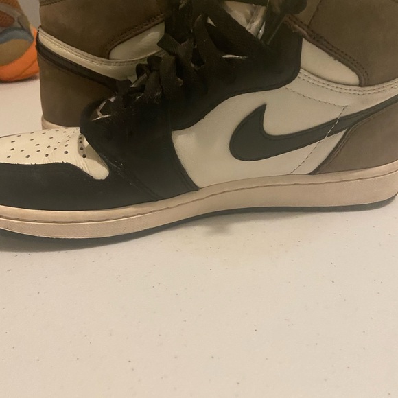 Jordan 1 mocha (PAY THROUGH APPLE PAY—PRICE NEGOTIABLE) - Picture 3 of 6